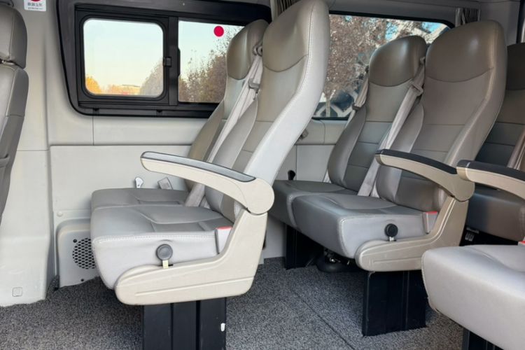 Used JAC Group Sunray 2021 2.0T 4-Series Star Business Van 5-10 Seater D20TCIF1 Interior 3