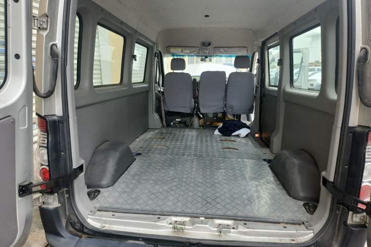 Used JAC Group Sunray 2021 2.0T Fuel-Efficient King Express Version Non-Commercial Long Wheelbase D20TCIF1 Trunk