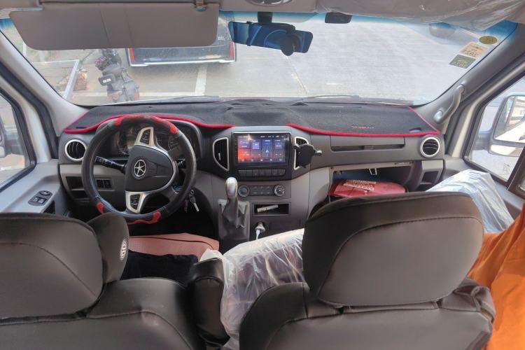 Used JAC Group Sunray 2021 2.0T 4-Series Star Express 6/7-Seater D20TCIF1 Center Console