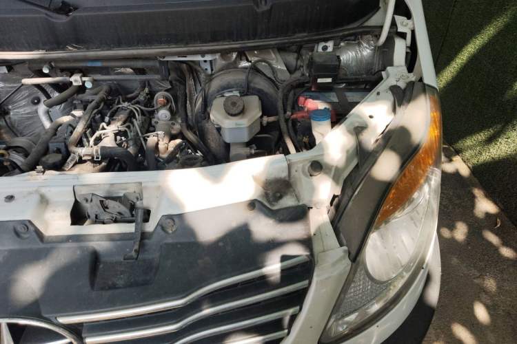Used JAC Group Sunray 2021 2.2T Jieyun Wang Express Version Engine Bay Left
