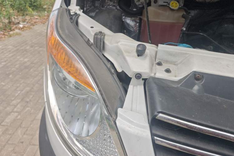 Used JAC Group Sunray 2021 2.2T Jieyun Wang Express Version Engine Bay Right