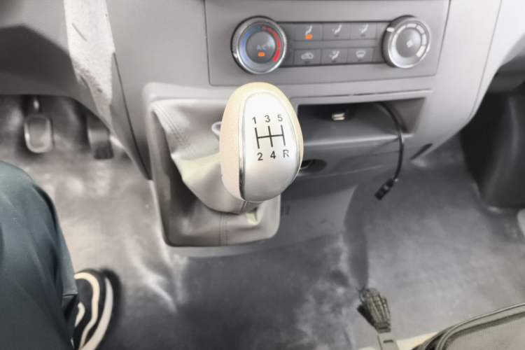 Used JAC Group Sunray 2021 2.0T 4-Series Star Express 6/7-Seater D20TCIF1 Gear Lever