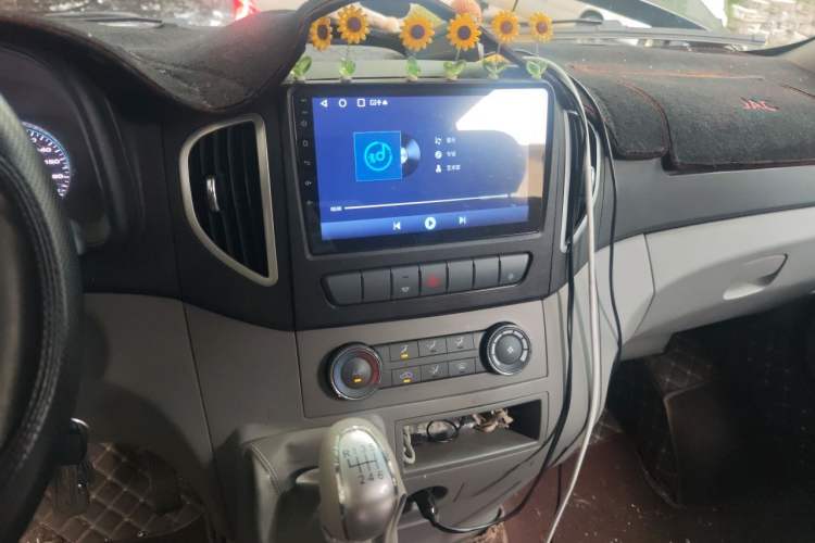 Used JAC Group Sunray 2022 2.0T Fuel-Efficient King PLUS Express Version Middle-Axis 7-Seater HFC4DB3-2E4 Audio And AC Panel
