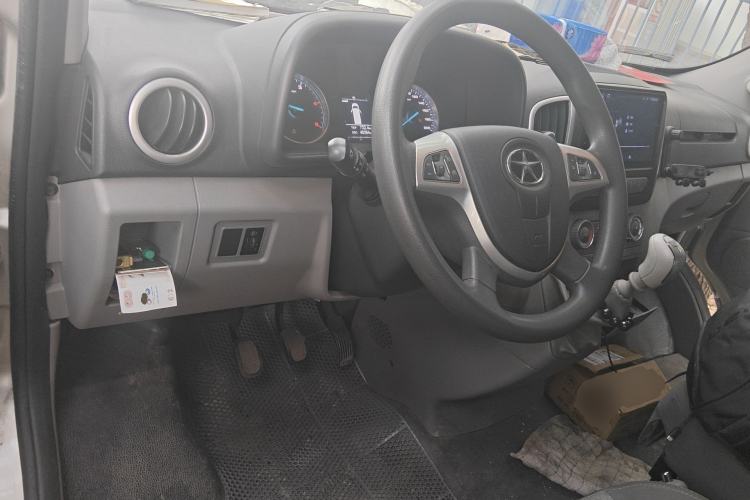 Used JAC Group Sunray 2022 2.0T Fuel-Efficient King PLUS Express Version Short Wheelbase 5-Seater HFC4DB3-2E4 Center Console