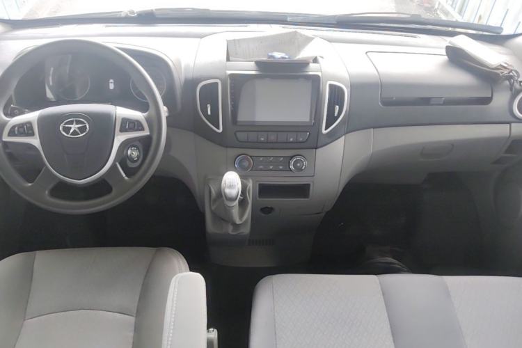 Used JAC Group Sunray 2022 2.0T Fuel-Efficient King PLUS Express Version Short Wheelbase 6-7 Seater – HFC4DB3-2E4 Center Console