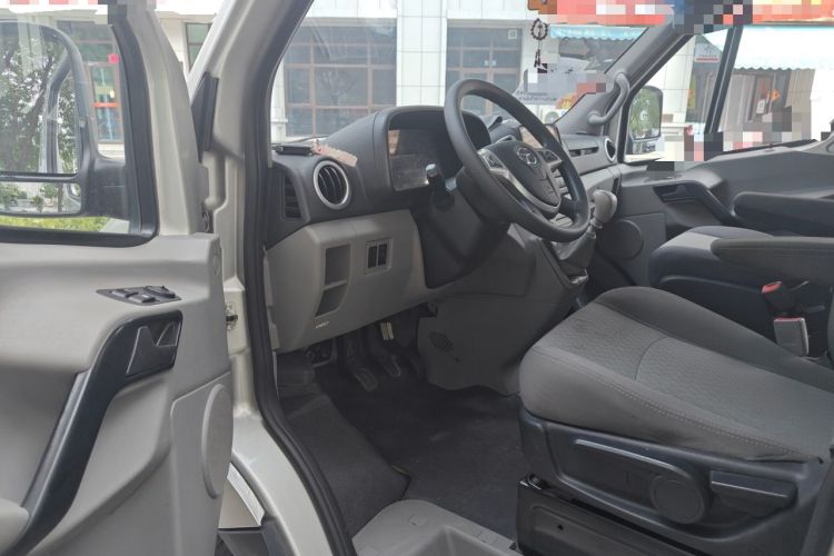 Used JAC Group Sunray 2022 2.0T Fuel-Efficient King PLUS Express Version Mid-axle 5-6 Seats HFC4DB3-2E4 Driver Seat