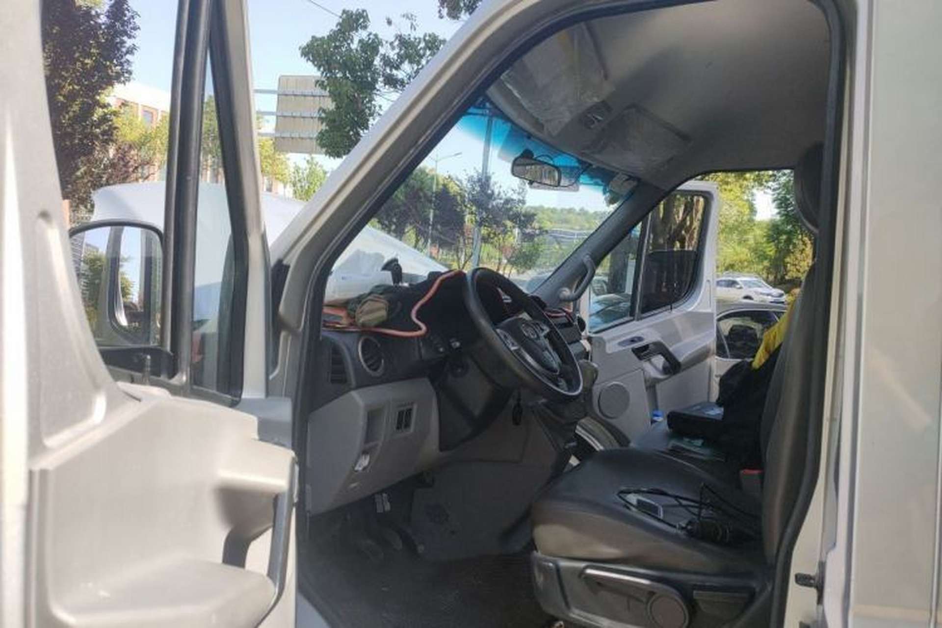 Used JAC Group Sunray 2022 2.0T Fuel-Efficient King PLUS Express Version Middle-Axis 7-Seater HFC4DB3-2E4 Driver Seat