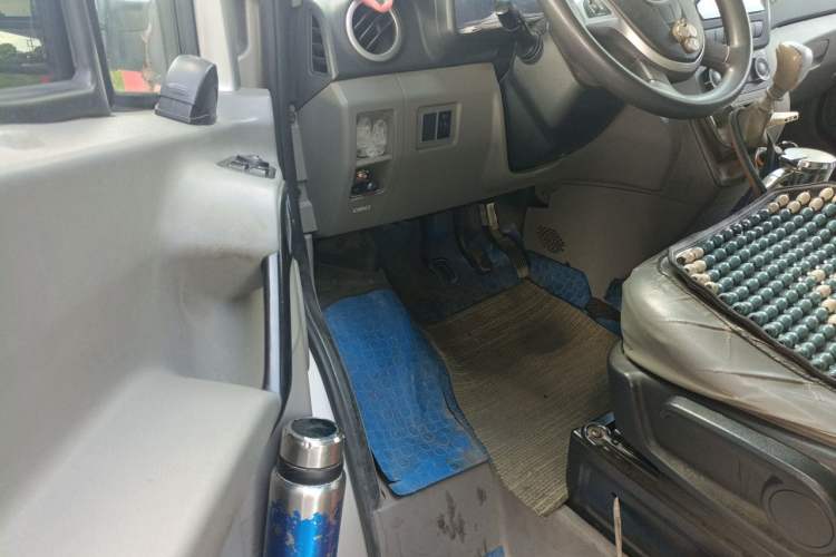 Used JAC Group Sunray 2022 2.0T Fuel-Efficient King PLUS Express Version Middle-Axis 7-Seater HFC4DB3-2E4 Driver Seat