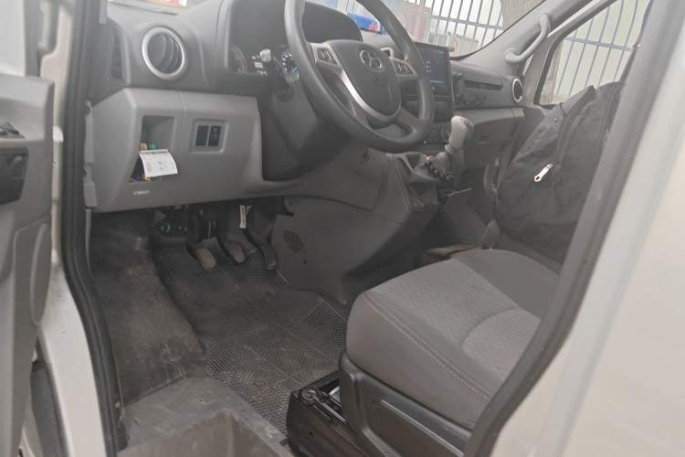 Used JAC Group Sunray 2022 2.0T Fuel-Efficient King PLUS Express Version Short Wheelbase 5-Seater HFC4DB3-2E4 Driver Seat