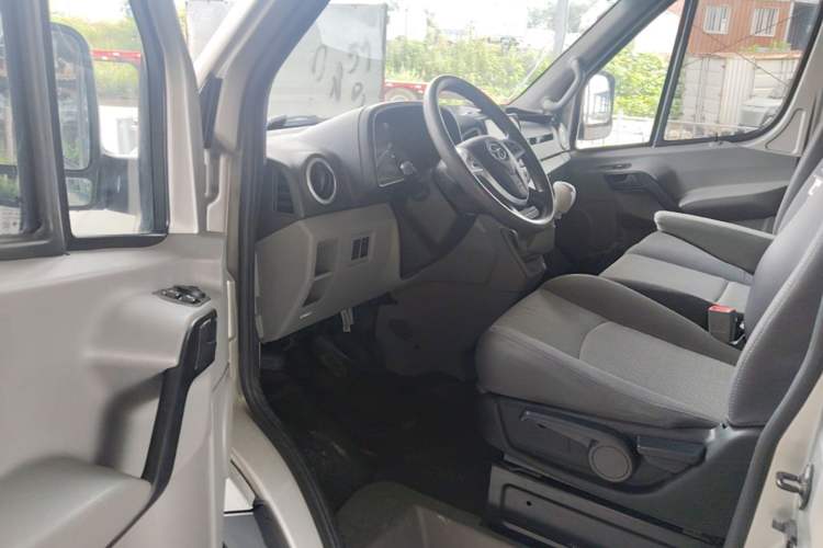 Used JAC Group Sunray 2022 2.0T Fuel-Efficient King PLUS Express Version Short Wheelbase 6-7 Seater – HFC4DB3-2E4 Driver Seat