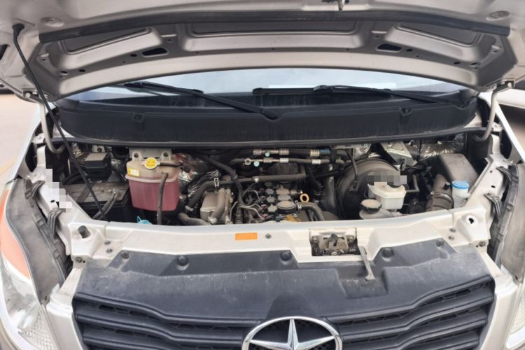 Used JAC Group Sunray 2022 2.0T Fuel-Efficient King PLUS Express Version Mid-axle 5-6 Seats HFC4DB3-2E4 Engine Bay