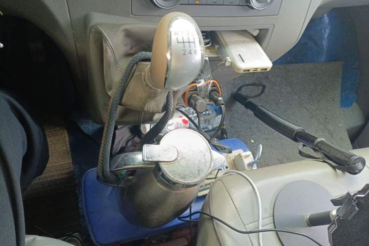 Used JAC Group Sunray 2022 2.0T Fuel-Efficient King PLUS Express Version Middle-Axis 7-Seater HFC4DB3-2E4 Gear Lever