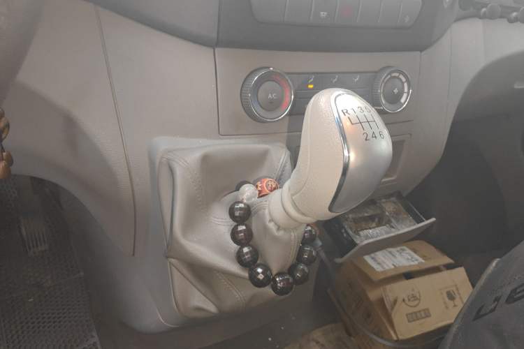 Used JAC Group Sunray 2022 2.0T Fuel-Efficient King PLUS Express Version Short Wheelbase 5-Seater HFC4DB3-2E4 Gear Lever