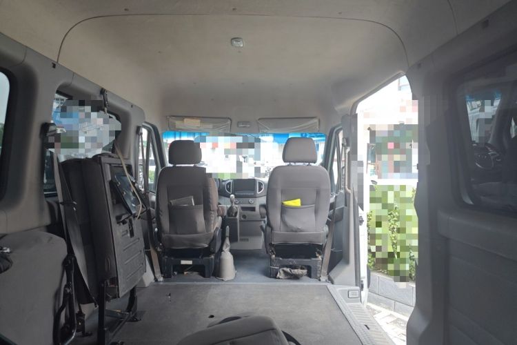 Used JAC Group Sunray 2022 2.0T Fuel-Efficient King PLUS Express Version Mid-axle 5-6 Seats HFC4DB3-2E4 Headliner