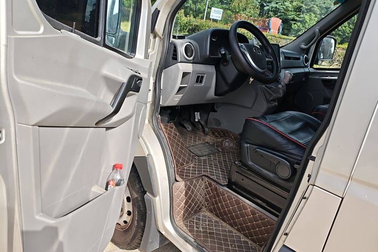 Used JAC Group Sunray 2022 2.0T Fuel-Efficient King PLUS Express Version Mid-axle 5-6 Seats HFC4DB3-2E4 Interior 3