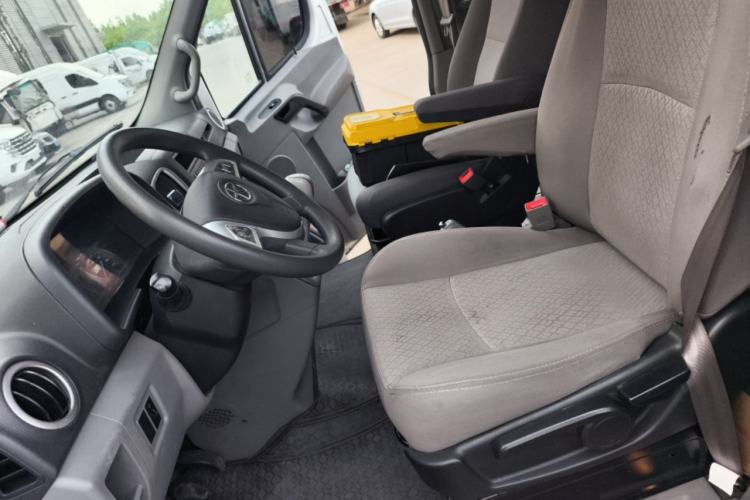 Used JAC Group Sunray 2022 2.0T Fuel-Efficient King PLUS Express Version Mid-axle 5-6 Seats HFC4DB3-2E4 Left Front Seat