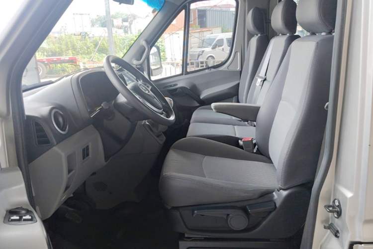 Used JAC Group Sunray 2022 2.0T Fuel-Efficient King PLUS Express Version Short Wheelbase 6-7 Seater – HFC4DB3-2E4 Left Front Seat