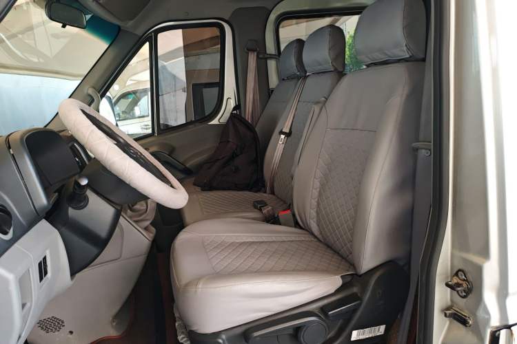 Used JAC Group Sunray 2022 2.0T Fuel-Efficient King PLUS Express Version Middle-Axis 7-Seater HFC4DB3-2E4 Left Front Seat