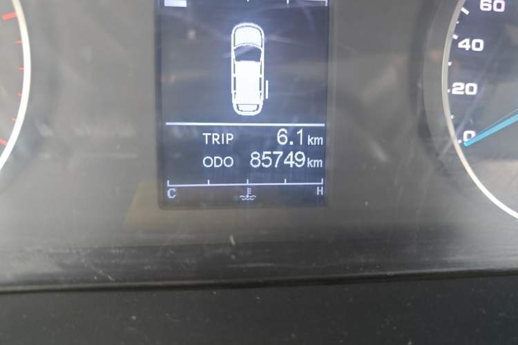 Used JAC Group Sunray 2022 2.0T Fuel-Efficient King PLUS Express Version Mid-axle 5-6 Seats HFC4DB3-2E4 Odometer Close Up