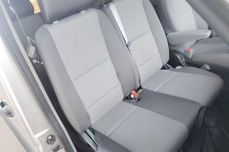 Used JAC Group Sunray 2022 2.0T Fuel-Efficient King PLUS Express Version Short Wheelbase 6-7 Seater – HFC4DB3-2E4 Right Front Seat