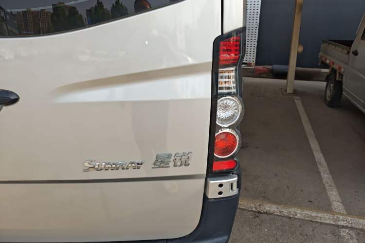 Used JAC Group Sunray 2022 2.0T Fuel-Efficient King PLUS Express Version Middle-Axis 7-Seater HFC4DB3-2E4 Right Rear Taillight