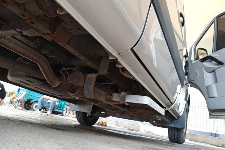 Used JAC Group Sunray 2022 2.0T Fuel-Efficient King PLUS Express Version Middle-Axis 7-Seater HFC4DB3-2E4 Right Side Sill