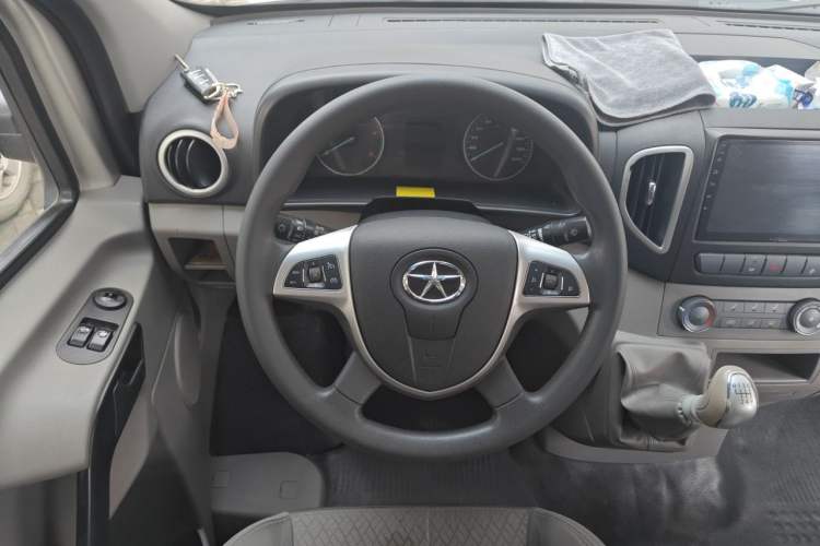 Used JAC Group Sunray 2022 2.0T Fuel-Efficient King PLUS Express Version Mid-axle 5-6 Seats HFC4DB3-2E4 Steering Wheel
