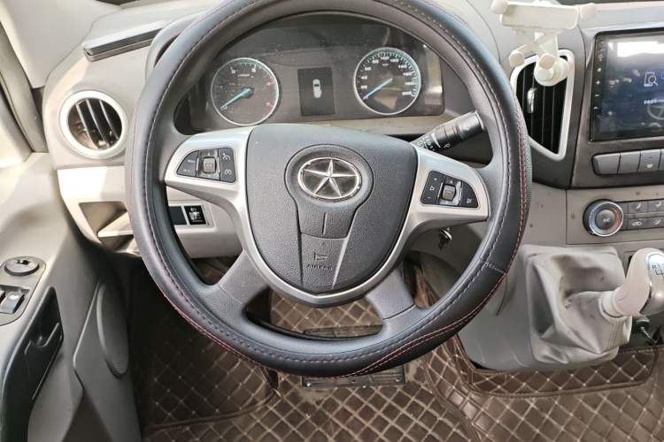 Used JAC Group Sunray 2022 2.0T Fuel-Efficient King PLUS Express Version Mid-axle 5-6 Seats HFC4DB3-2E4 Steering Wheel