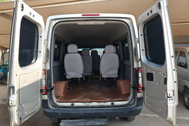 Used JAC Group Sunray 2022 2.0T Fuel-Efficient King PLUS Express Version Middle-Axis 7-Seater HFC4DB3-2E4 Trunk