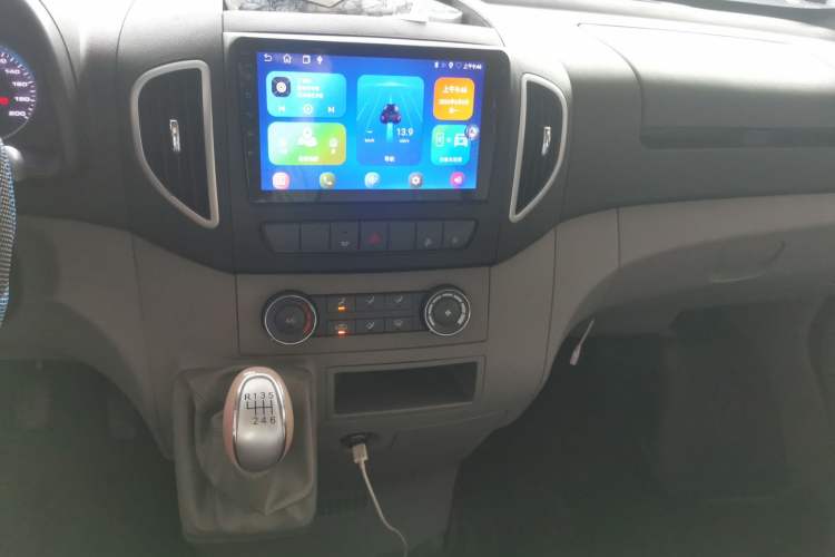 Used JAC Group Sunray 2022 2.0T Fuel-Efficient King PLUS Express Version Middle-Axis 7-Seater HFC4DB3-2E4 Audio And AC Panel