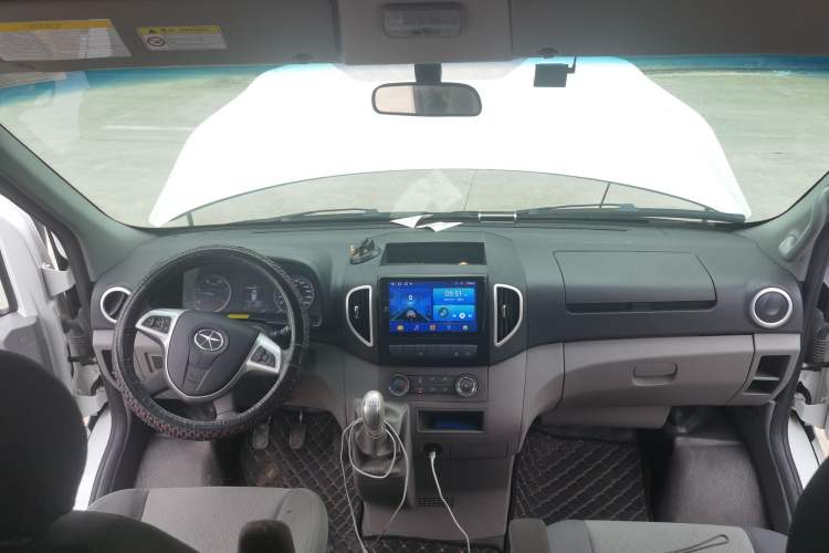 Used JAC Group Sunray 2022 2.0T Fuel-Efficient King PLUS Express Version Mid-axle 5-6 Seats HFC4DB3-2E4 Center Console