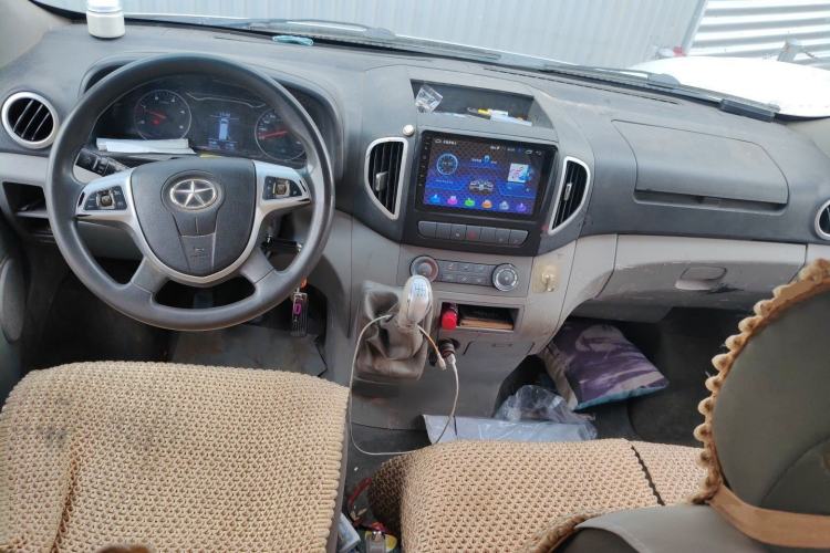 Used JAC Group Sunray 2022 2.0T Fuel-Efficient King PLUS Express Version Middle-Axis 7-Seater HFC4DB3-2E4 Center Console