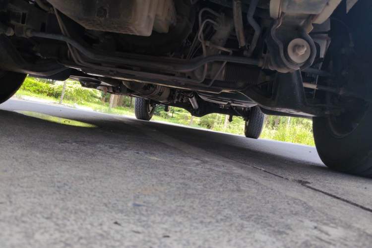 Used JAC Group Sunray 2022 2.0T Fuel-Efficient King PLUS Express Version Middle-Axis 7-Seater HFC4DB3-2E4 Chassis Front