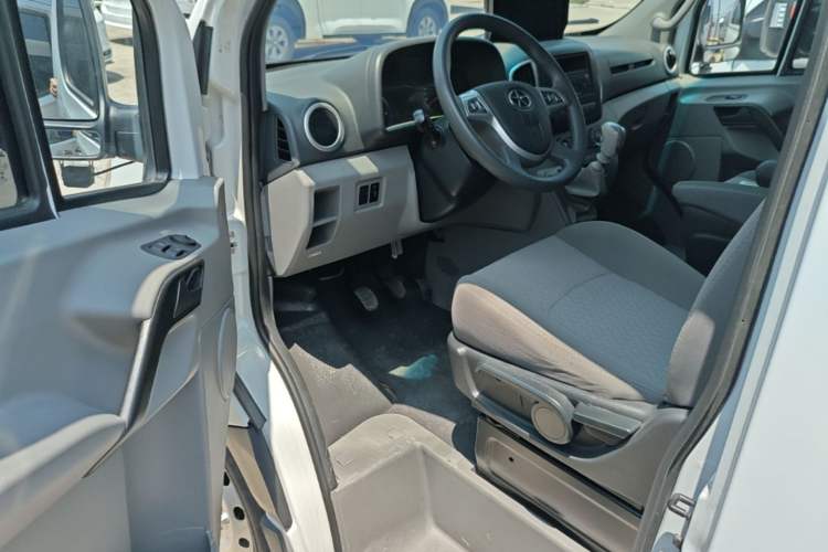 Used JAC Group Sunray 2022 2.0T Fuel-Efficient King PLUS Express Version Mid-axle 5-6 Seats HFC4DB3-2E4 Driver Seat