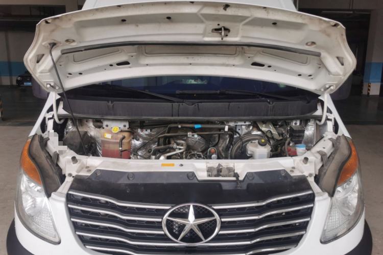 Used JAC Group Sunray 2022 2.0T Fuel-Efficient King PLUS Express Version Middle-Axis 7-Seater HFC4DB3-2E4 Engine Bay
