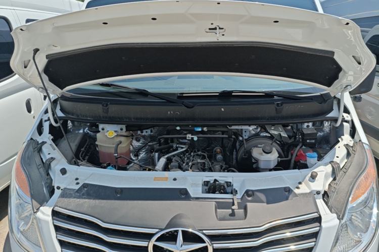 Used JAC Group Sunray 2022 2.0T Fuel-Efficient King PLUS Express Version Mid-axle 5-6 Seats HFC4DB3-2E4 Engine Bay