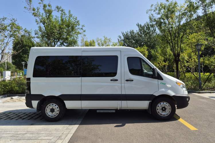 Used JAC Group Sunray 2022 2.0T Fuel-Efficient King PLUS Express Version Mid-axle 5-6 Seats HFC4DB3-2E4 Exterior 5