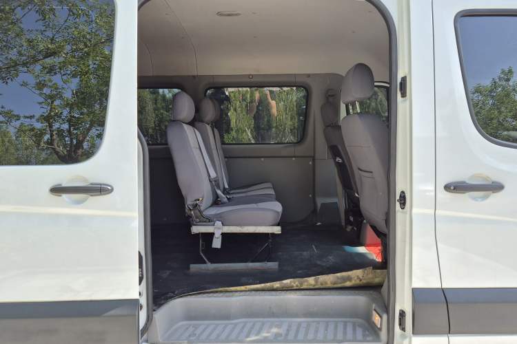 Used JAC Group Sunray 2022 2.0T Fuel-Efficient King PLUS Express Version Mid-axle 5-6 Seats HFC4DB3-2E4 Interior 5