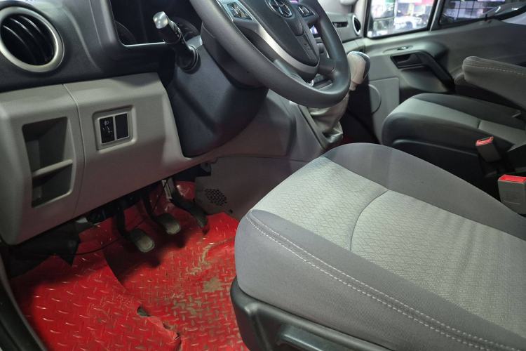 Used JAC Group Sunray 2022 2.0T Fuel-Efficient King PLUS Express Version Mid-axle 5-6 Seats HFC4DB3-2E4 Left Front Seat