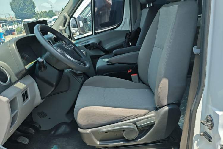 Used JAC Group Sunray 2022 2.0T Fuel-Efficient King PLUS Express Version Mid-axle 5-6 Seats HFC4DB3-2E4 Left Front Seat