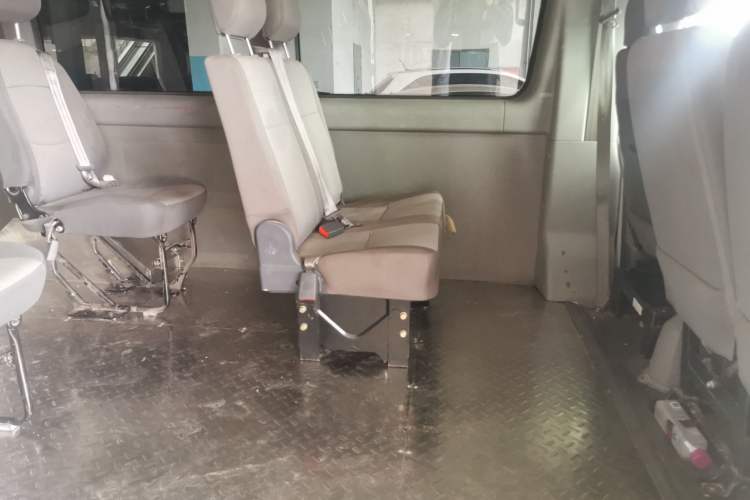 Used JAC Group Sunray 2022 2.0T Fuel-Efficient King PLUS Express Version Middle-Axis 7-Seater HFC4DB3-2E4 Left Rear Seat