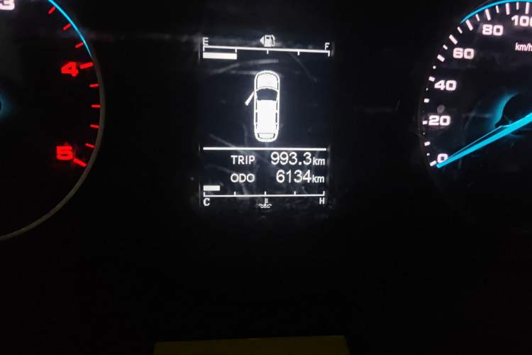 Used JAC Group Sunray 2022 2.0T Fuel-Efficient King PLUS Express Version Mid-axle 5-6 Seats HFC4DB3-2E4 Odometer Close Up