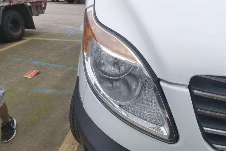 Used JAC Group Sunray 2022 2.0T Fuel-Efficient King PLUS Express Version Mid-axle 5-6 Seats HFC4DB3-2E4 Right Front Headlight