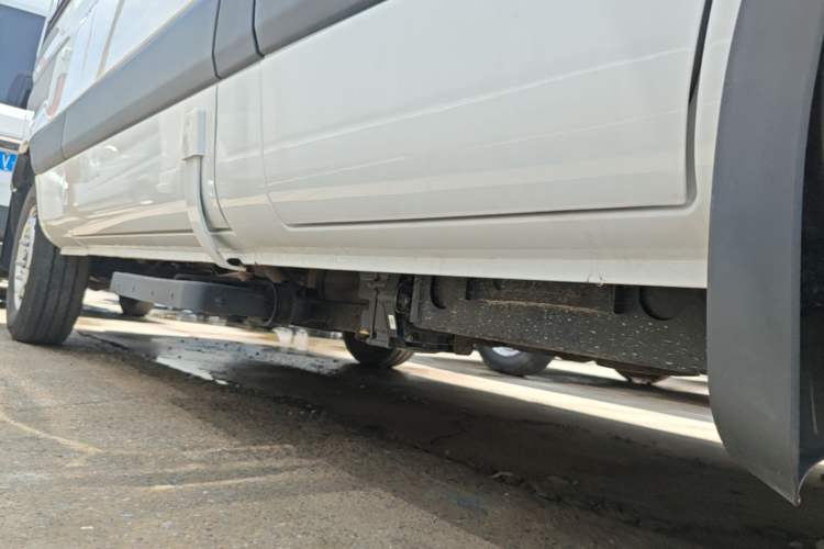 Used JAC Group Sunray 2022 2.0T Fuel-Efficient King PLUS Express Version Mid-axle 5-6 Seats HFC4DB3-2E4 Right Side Sill