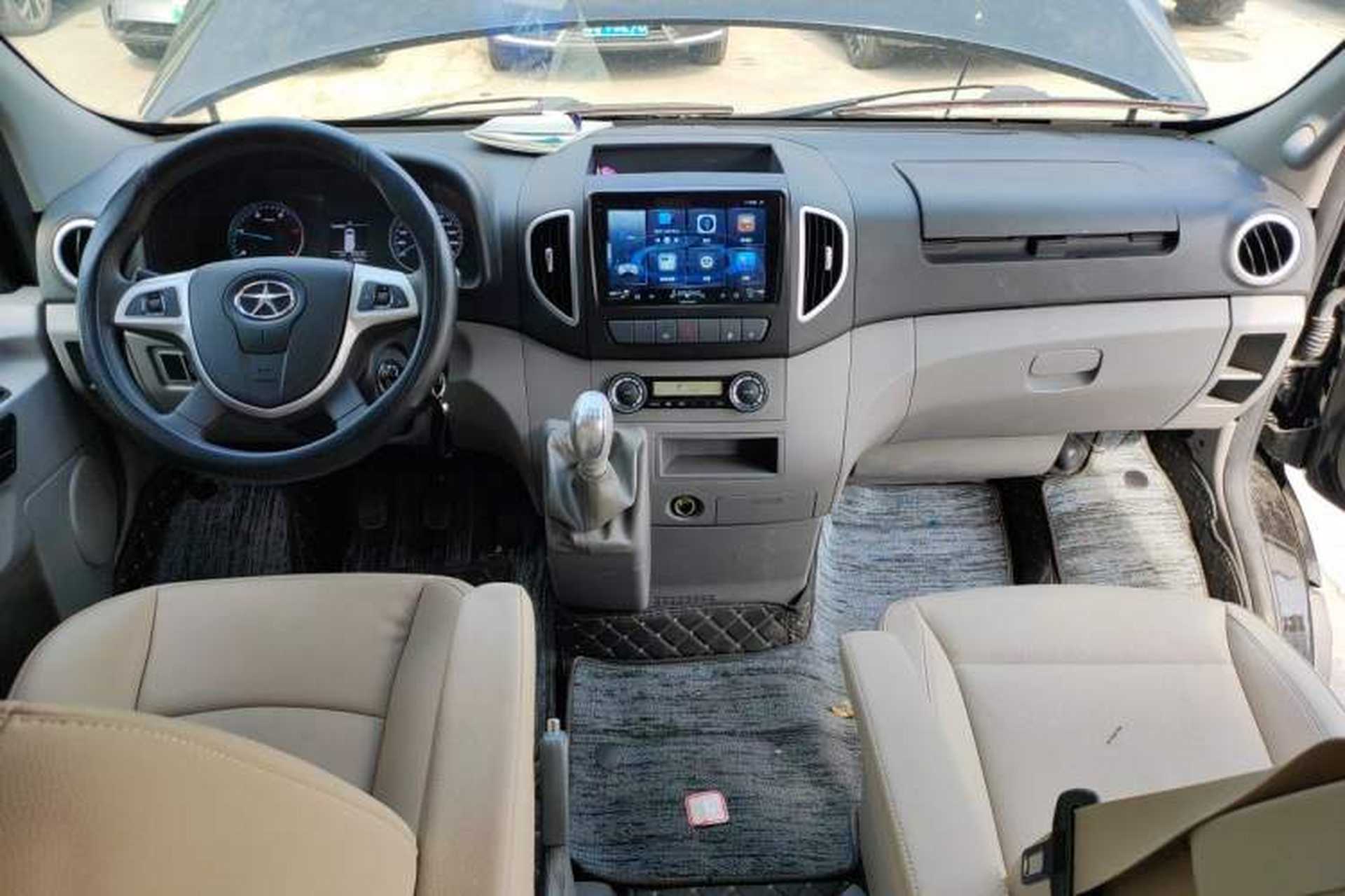 Used JAC Group Sunray 2023 2.0T 5-Series Commercial Version Non-Commercial Use 9-Seater HFC4DB3-2E4 Center Console