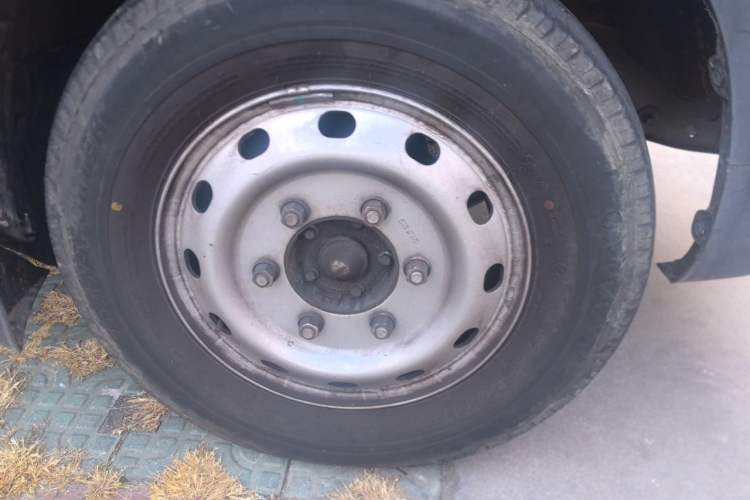 Used JAC Group Sunray 2023 2.0T 5-Series Express Version 6/7 Seats HFC4DB3-2E4 Right Front Wheel Hub
