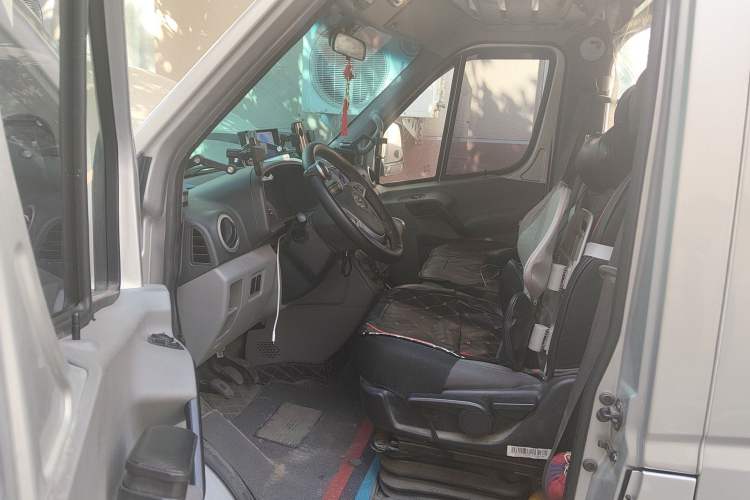 Used JAC Group Sunray 2023 2.0T 5-Series Commercial Version Non-Commercial Use 7-Seater HFC4DB3-2E4 Driver Seat