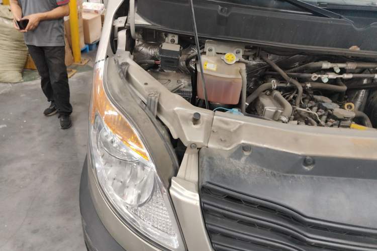 Used JAC Group Sunray 2023 2.0T 5-Series Commercial & Travel Version 7-Seater D20TCIF1 Engine Bay Right