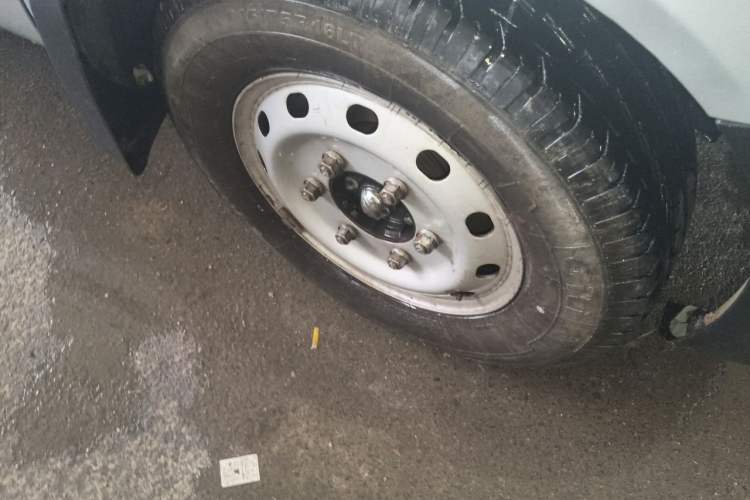 Used JAC Group Sunray 2023 2.0T 5-Series Express Version 6/7 Seats HFC4DB3-2E4 Right Front Wheel Hub