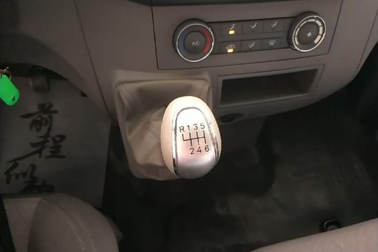 Used JAC Group Sunray 2023 2.0T 5-Series Express Version 6/7 Seats HFC4DB3-2E4 Gear Lever